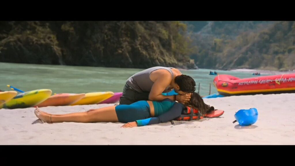 Pooja Hegde Hai Jawani Toh Ishq Hona Hai hot Scenes